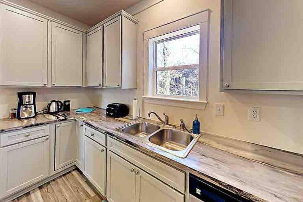 Serenity Views Comfort - Close To City & Parkway! Weaverville Extérieur photo